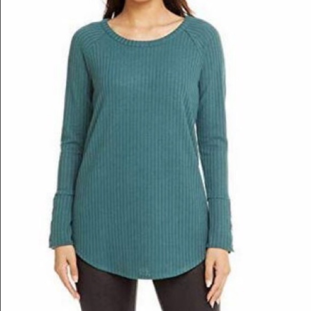 Chaser long sleeve button cuff shirttail tee